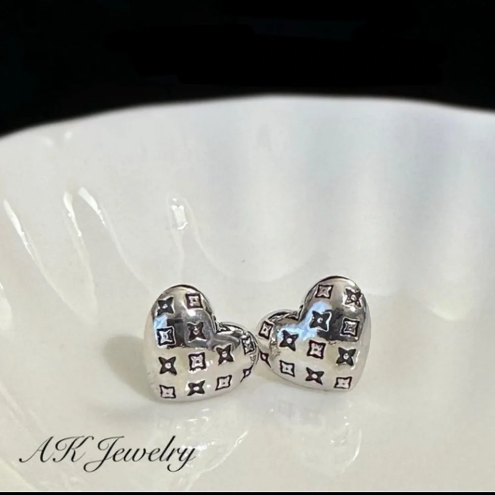 💎EARRINGS, Pierced Heart, Silver and Black (l34) - Picture 3 of 6